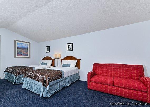 Hotel Budget Host 2*