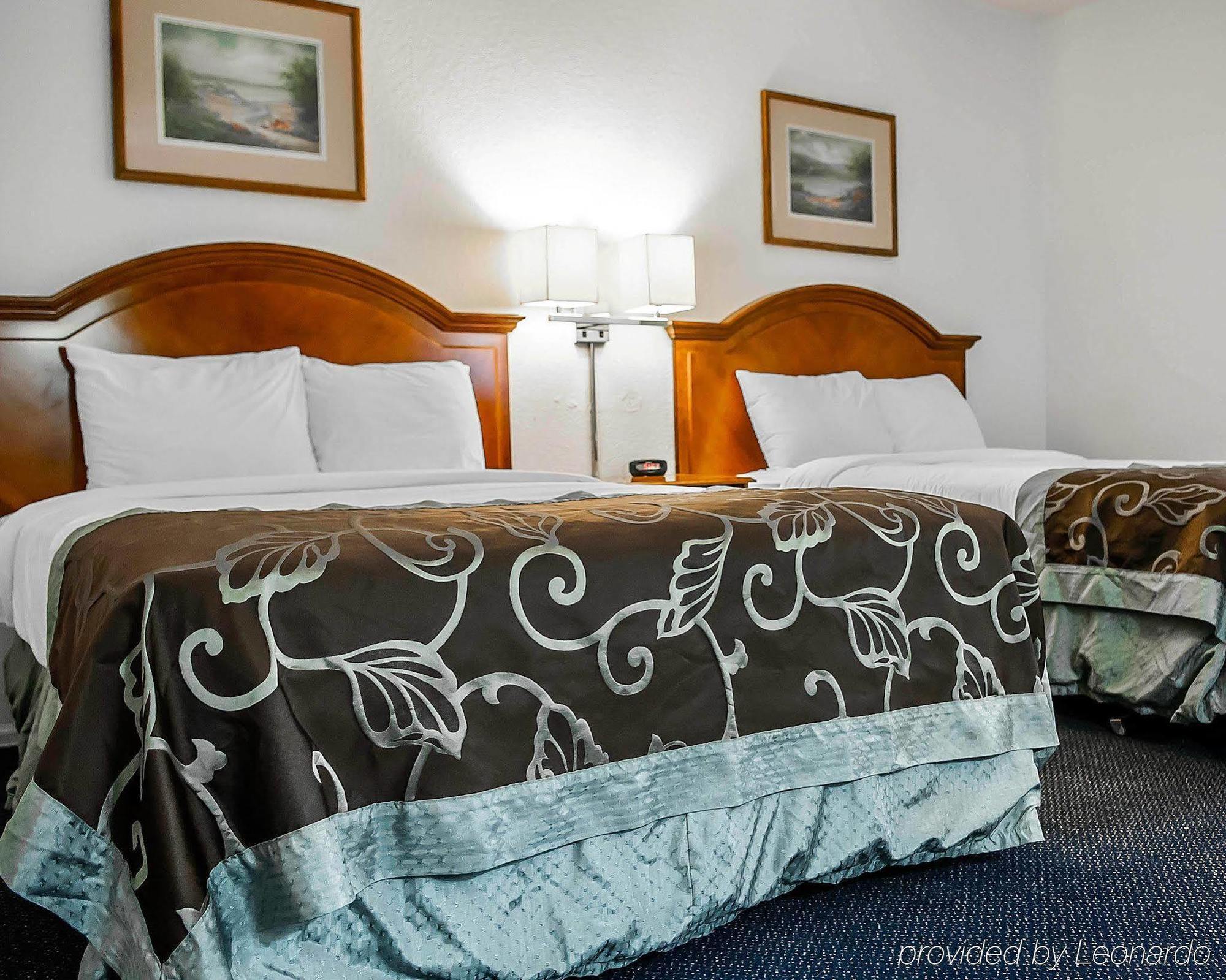 Budget Host Hotel 2*