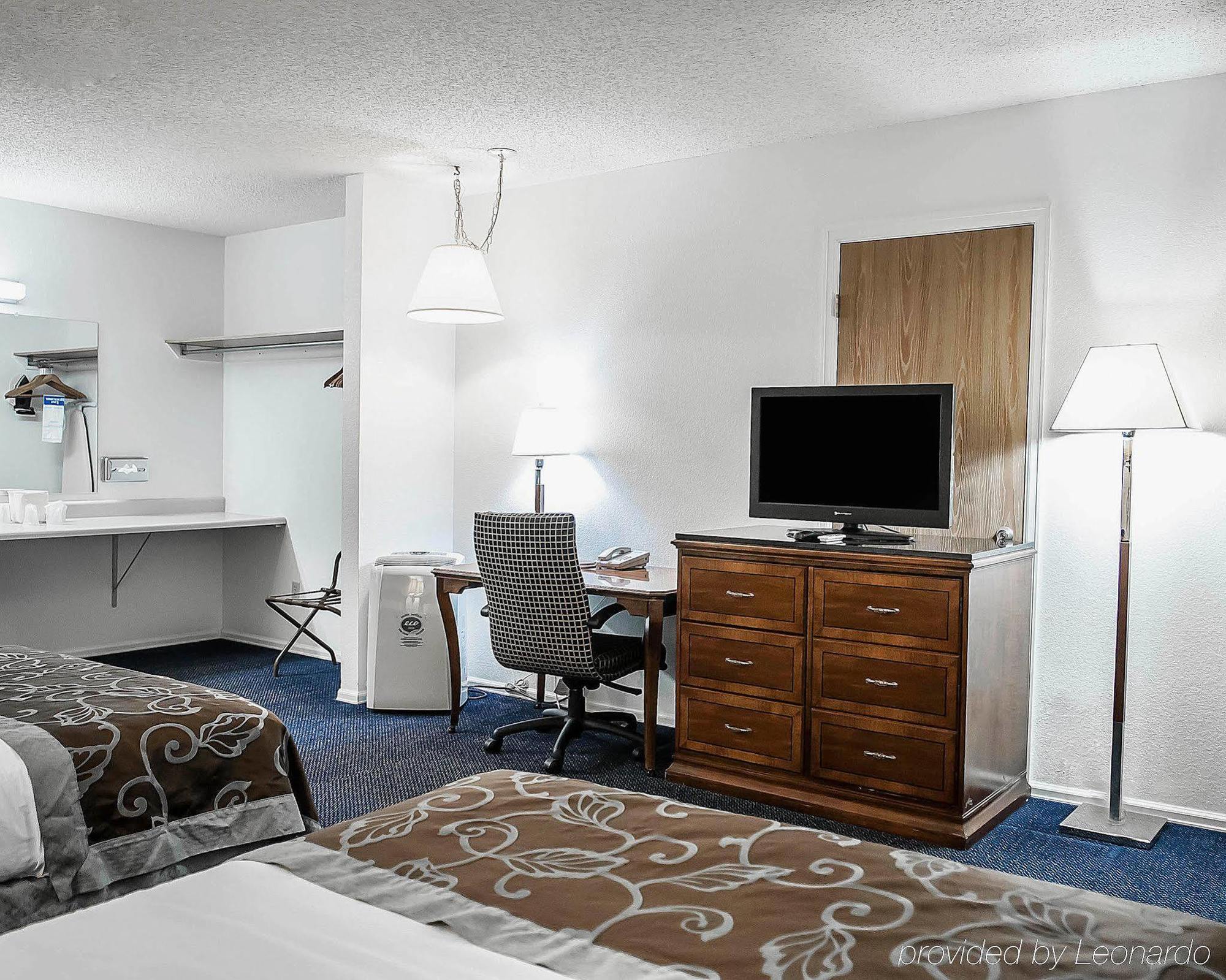Budget Host Hotel 2*