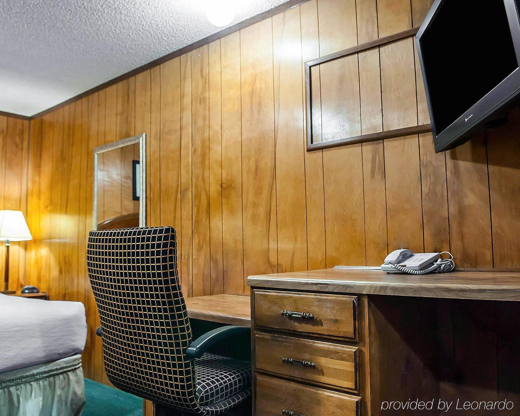 Hotel Budget Host 2*