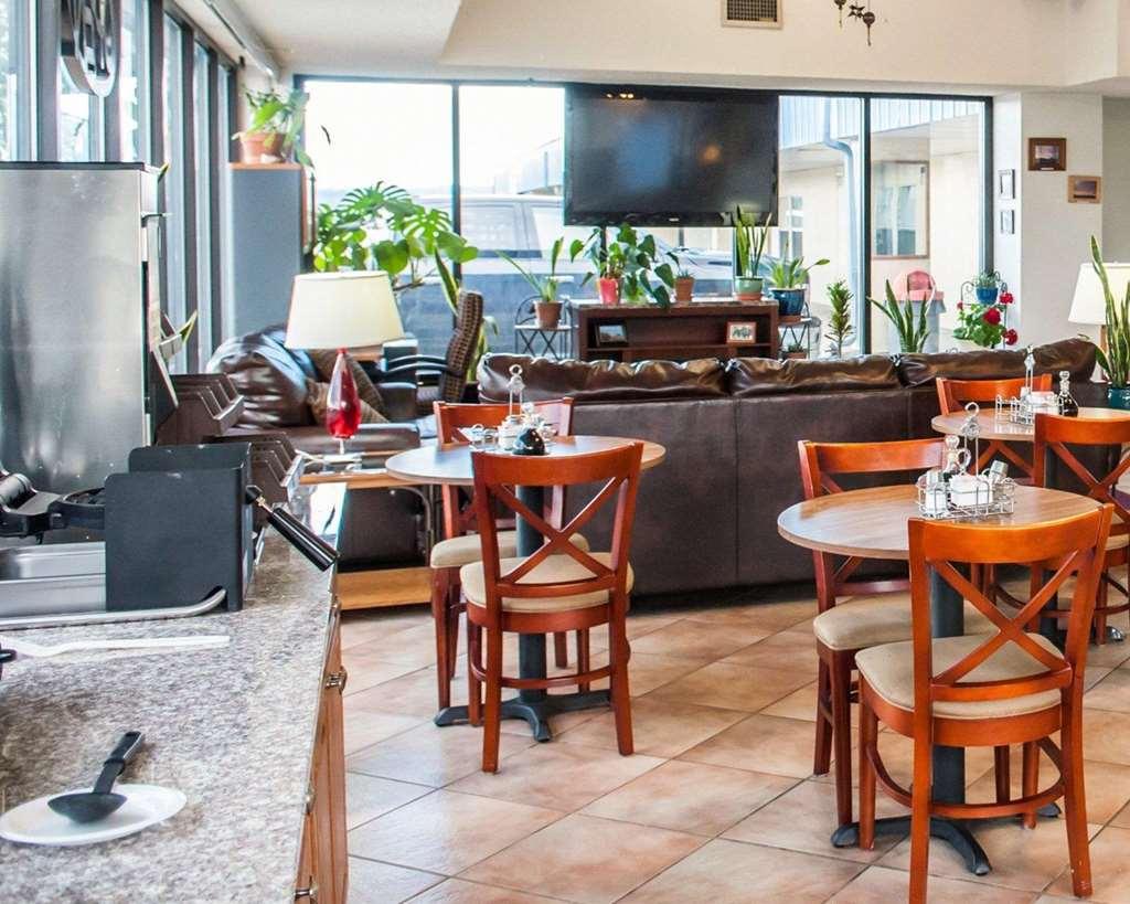 Budget Host Hotel 2*